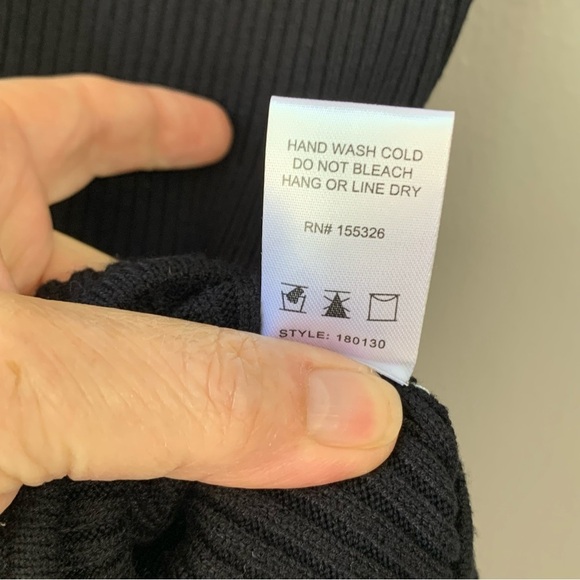 Alloy Apparel black‎ ribbed cap sleeve bodysuit with gold snap up bust. Size L - Picture 13 of 13